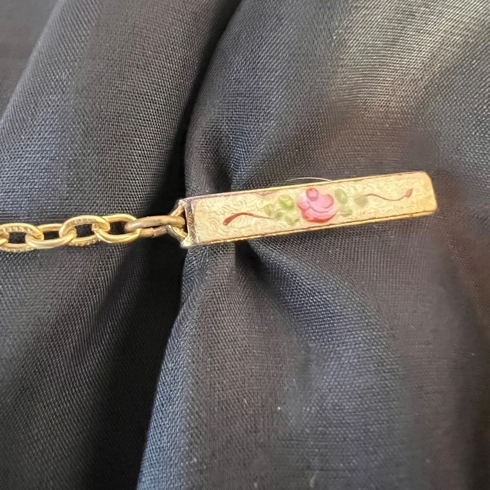 N/A charming gold